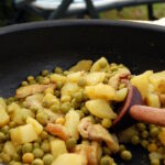 Pêches pochées à la verveine et aux amandes fraiches