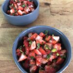 3 versions pour une glace banane : vanille, chocolat et framboises